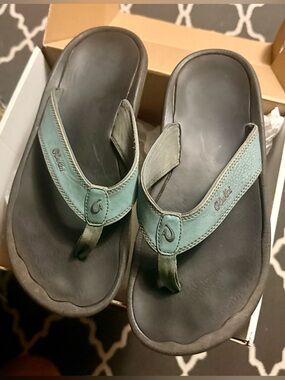 Olukai men’s sandals. Shadow blue size 11